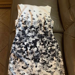Im selling a black and white floral dress